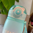 Garrafa de Água 630ml – Com Cordão, Tampa Plástica e Design Esportivo