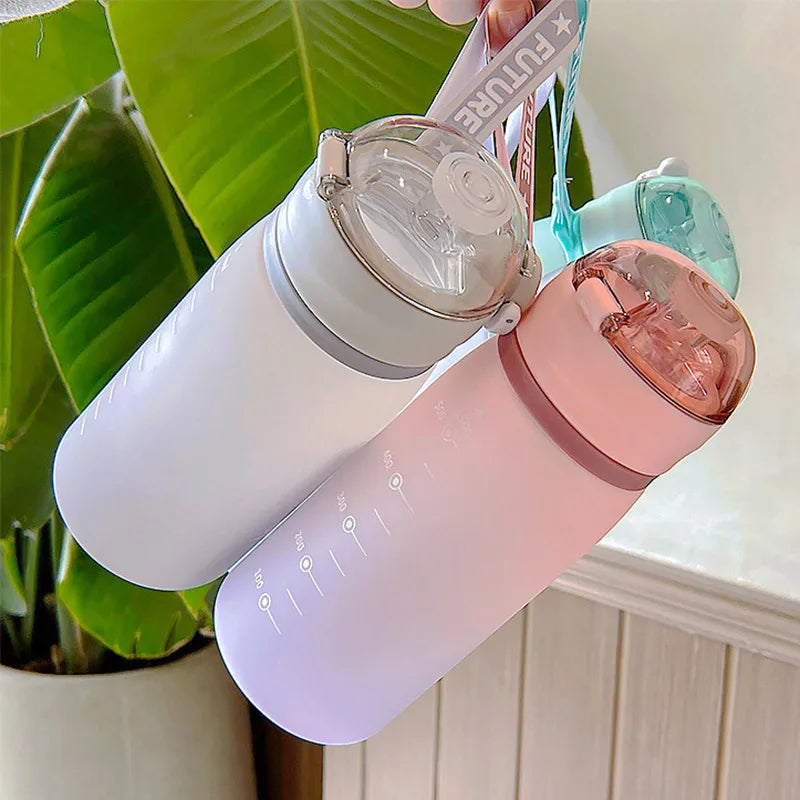 Garrafa de Água 630ml – Com Cordão, Tampa Plástica e Design Esportivo