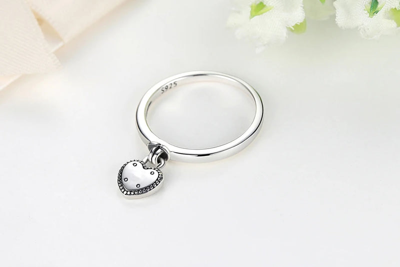 Anel Feminino Prata Esterlina 925 – Elegância, Romance e Sofisticação